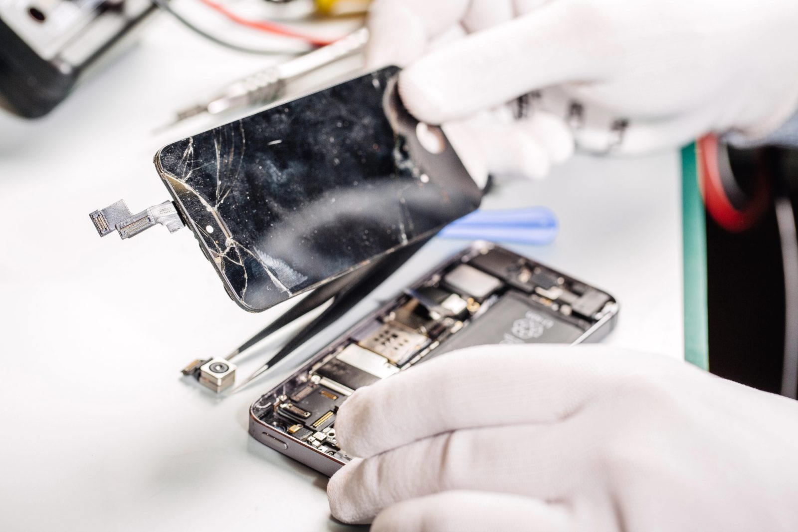 Popravilo ekrana na telefonu mi je prihranilo kar nekaj denarja